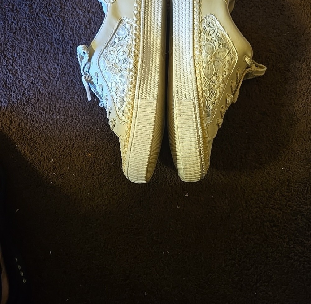 Marc Fisher Cream Lace Platform Sneakers Size 9.  Worn Once - Picture 6 of 8